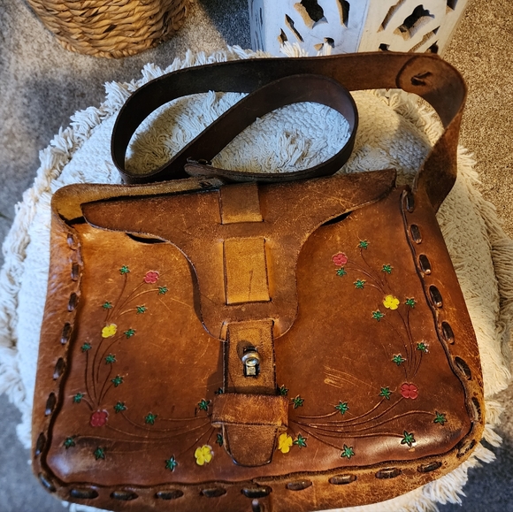 TRUE VINTAGE BROWN LEATHER, TOOLED AND HAND PAINTER PURSE - Picture 3 of 12